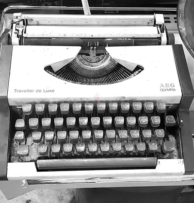AEG Olympia traveller de luxe Arabic typewriter