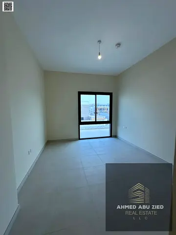 Elegant 4BR villa: large space, maid’s room, 5 baths, modern finishes, stylish décor, free maintena
