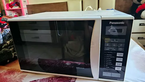 Panasonic White Countertop Microwave Oven(Final Price) only for spares or you can repair take it