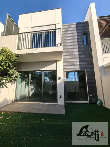 Spacious 3BR with Balcony | Prime Location| Vacant