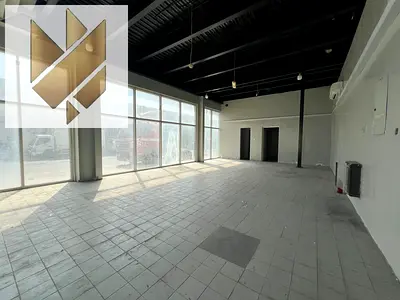 Showroom on main road | Mezzanine | A/C | Office | Bathroom | Pantry kitchen