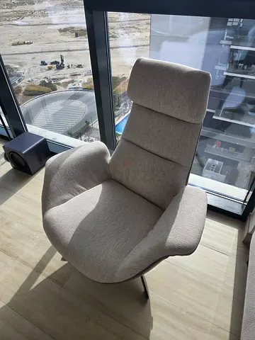 Comfortable modern swivel lounge chair in beige fabric