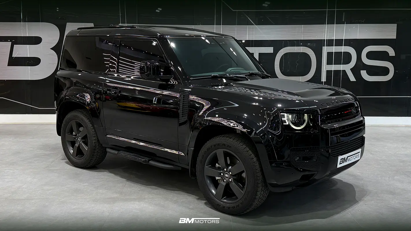 Land Rover Defender 2023 — photo 1 of 15
