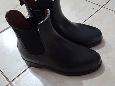 Leather boots for girls and boys, size 31