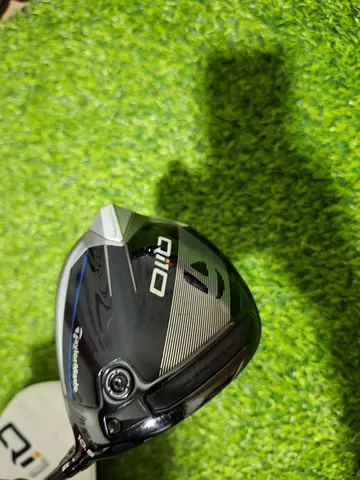 TaylorMade Qi10 Driver in Stiff Flex incl. Headcover