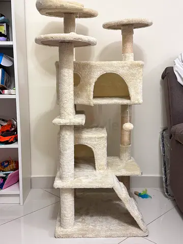 Cat tree almost new Beige colour