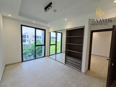 VACANT | HIGH QUALITY | W/ STORAGE ROOM