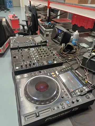 2 x Pioneer CDJ 2000 NXS2 with DJM 900 NXS2 Mixer — Ready for Gigs