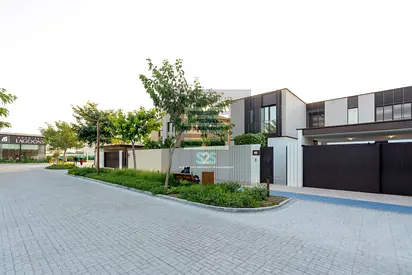 Single Row Villa! Warm Finish! Top-Notch Community