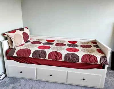 Ikea White Hemnes Daybed with Ikea mattress