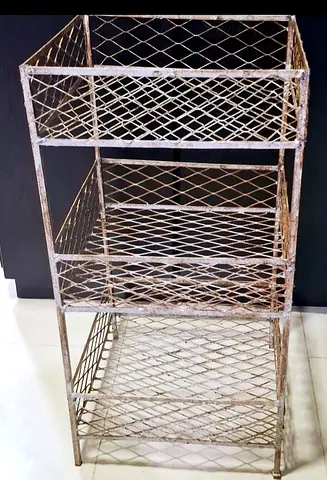 Metal stand ( need to be paint)