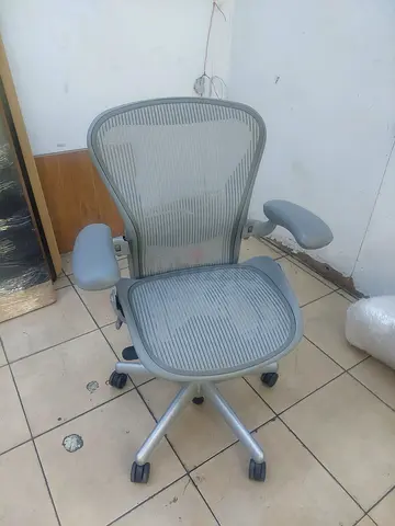 Silver Herman Miller Aeron Classic Chair Size B C available Full Option