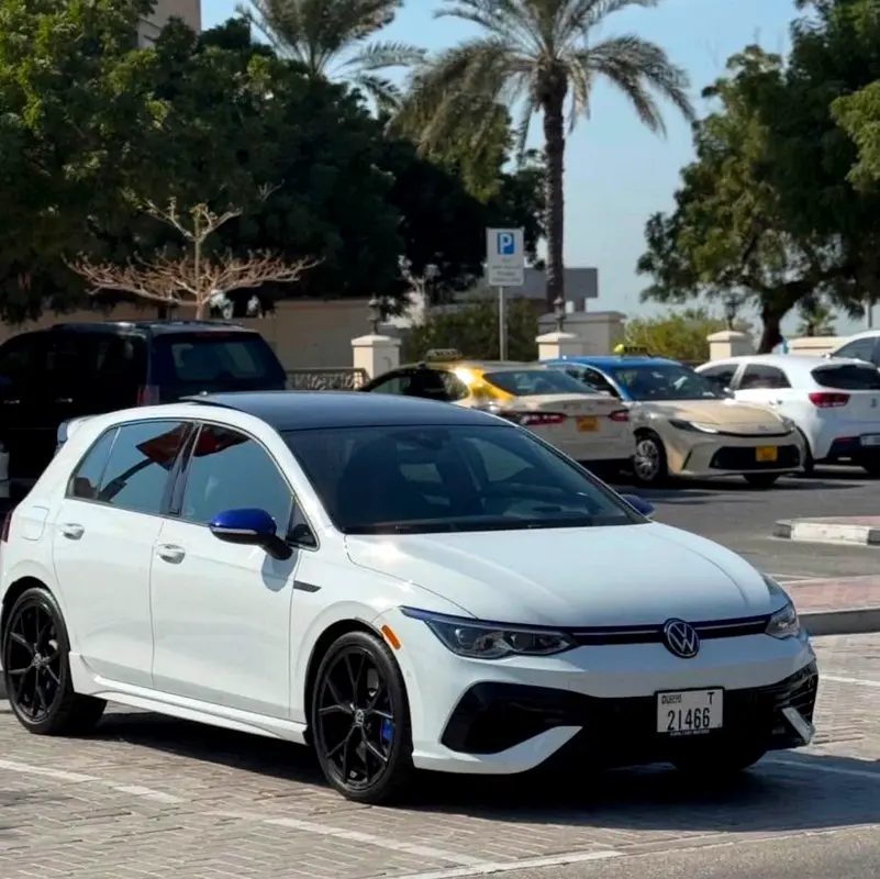 Volkswagen Golf 2023 — photo 1 of 5