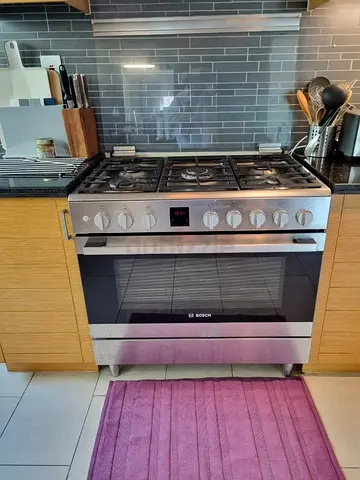 Bosch 90cm 5Burner Gas Range with Oven - Good Working Condition