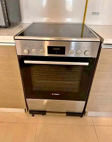Bosch Free-Standing Electric Cooker with Ceramic Hob - Good Condition