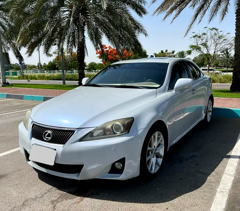 Lexus IS-Series 2011 — photo 1 of 11