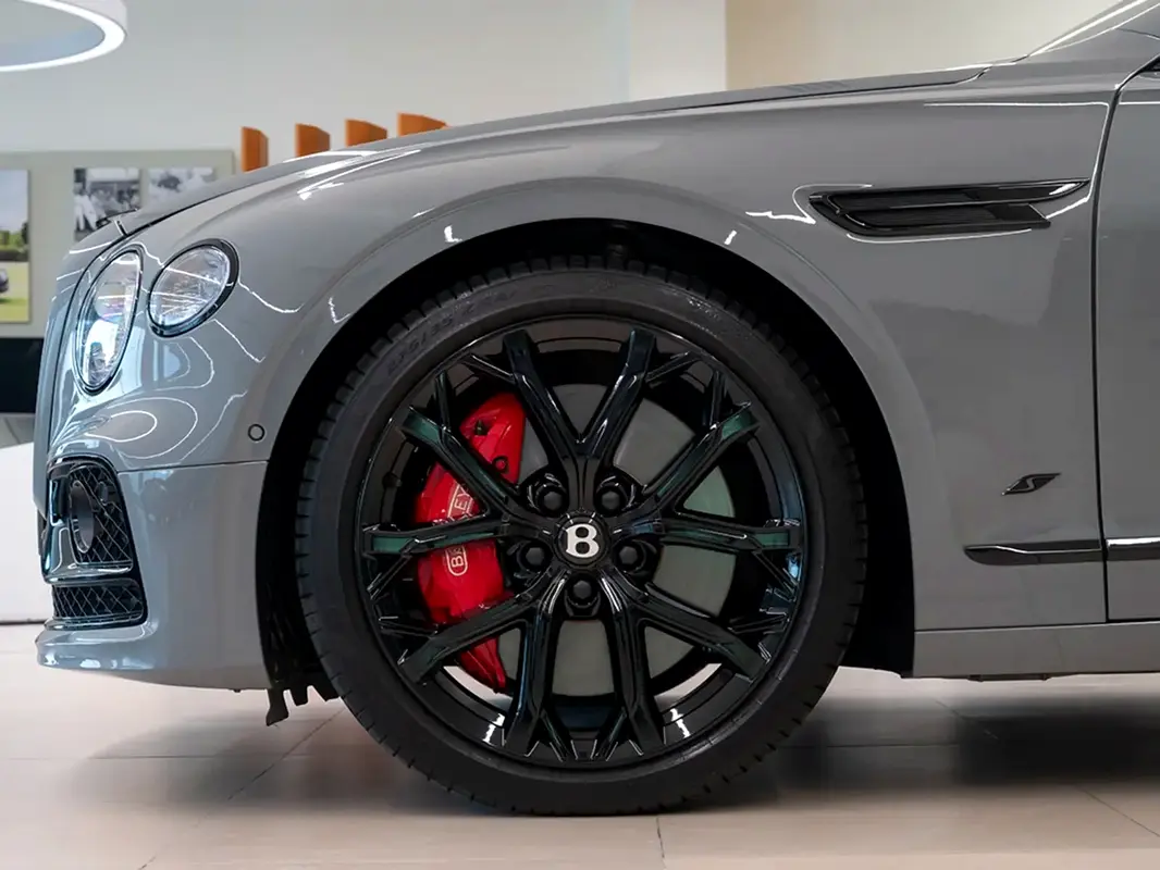 Bentley Flying Spur 2023 — photo 1 of 13