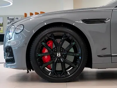Bentley Flying Spur S | Under Dealer Warranty | GCC Specs