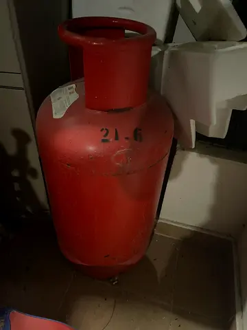Used Red LPG Gas Cylinder - 21 kg