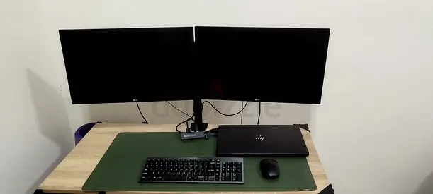 Dual monitor setup stand with monitors