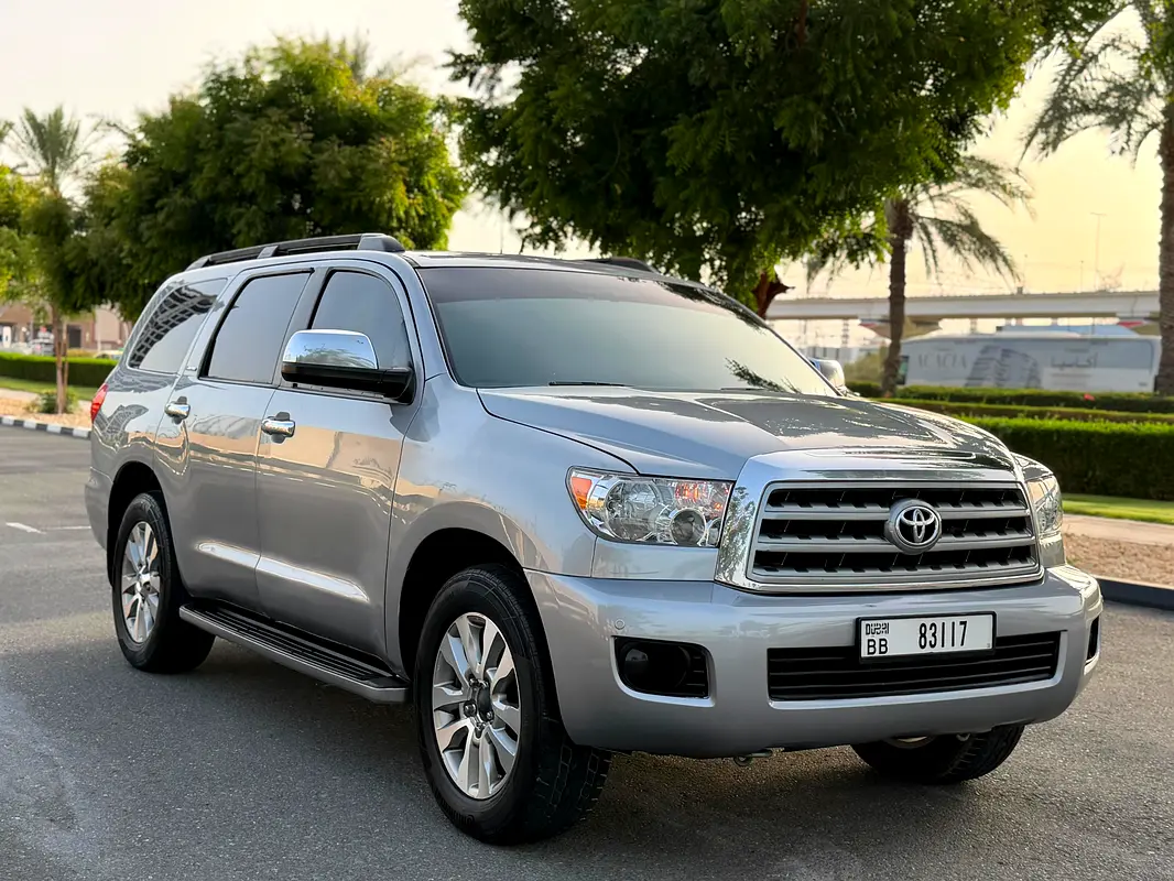 Toyota Sequoia 2013 — photo 1 of 18