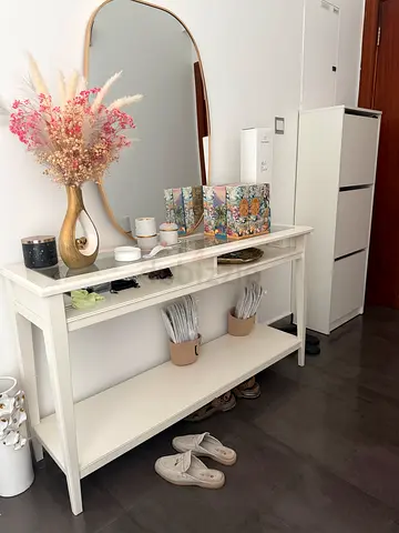 Console table and show cabinet in very good conditions for free