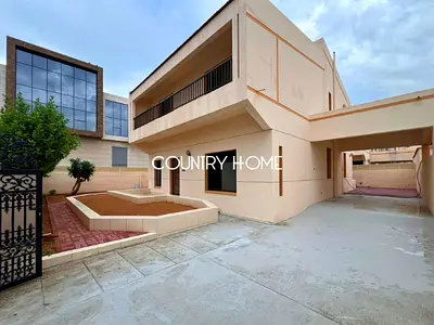 Elegant 4BR Villa | Prime Jumeirah 3 Living