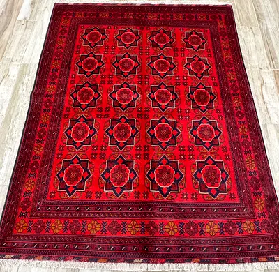 Traditional Red Hand-Knotted Wool Area Rug , size 1.50 by 2.00