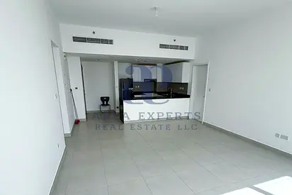 READY TO MOVE IN | SPACIOUS 2BR | BUTTERFLY LAYOUT