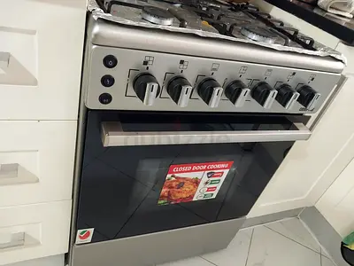 Built-in 4-Burner Gas Cooker with Oven (Unused) - Excellent Condition (Less Than One Year Old)