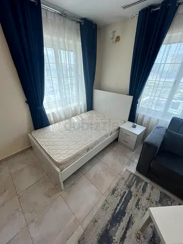 BED-SPACE AVAILABLE FOR ONE LADY IN MIRDIF
