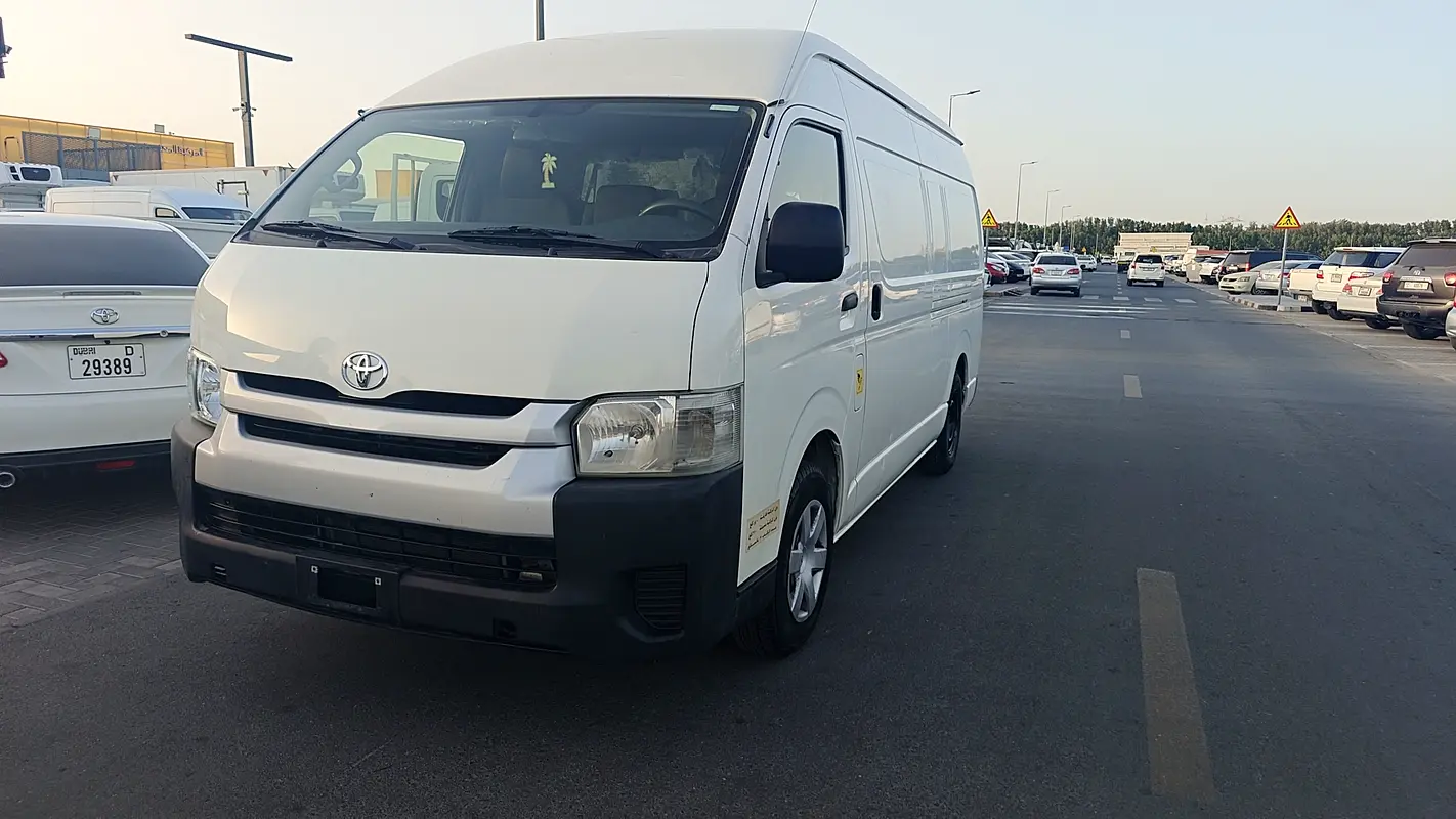 Toyota Hiace 2021 — photo 1 of 20