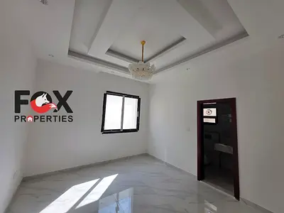 فيلا للايجار بعجمان منطقة الزاهيه  الفيلا جديدة اول ساكن  ٥غرف ماستر وصاله ومجلس ومطبخ وغرفة خادمة وحوش السعر 120الف  4دفعات