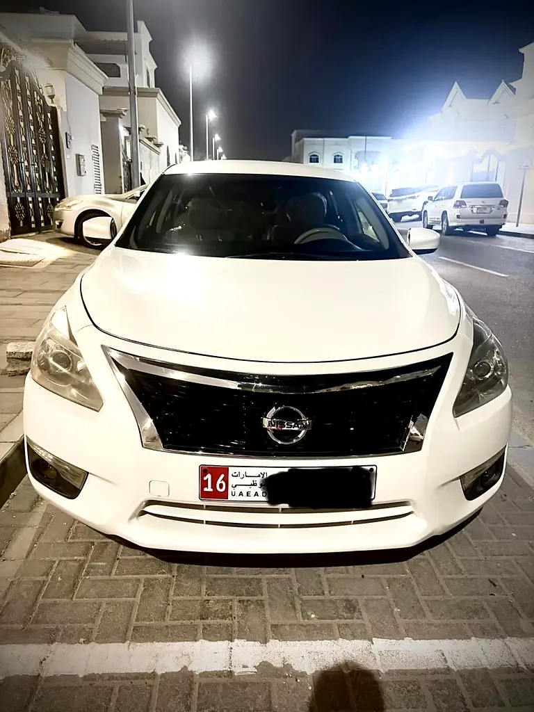 Nissan Altima 2015 — photo 1 of 14