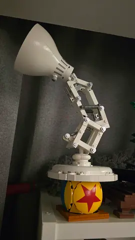 Lego pixar lamp 21357