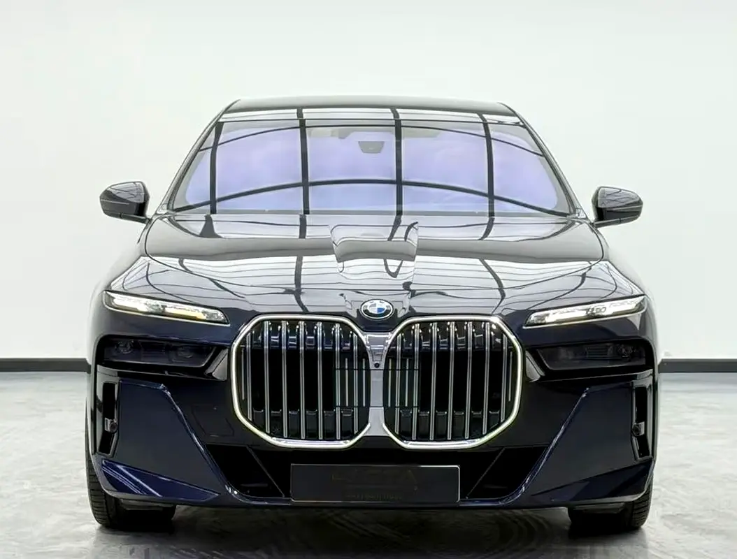 BMW 7-Series 2023 — photo 1 of 7