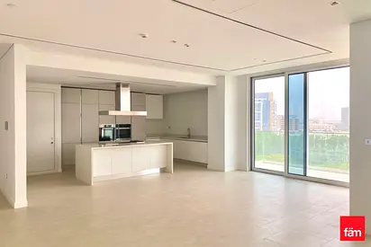Stunning Spacious Apartment, High Finish, Vacant