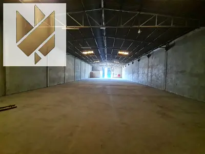 فرصة لا تُعوّض للحصول على مستودع بمساحة كبيرة وسعر مغري جدًا في الصناعية 2 بالشارقة | 10,000 قدم | شارع عام | 340,000 درهم