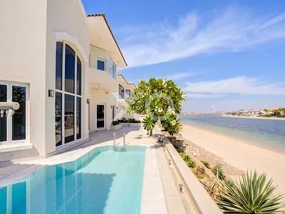 Renovated 4 Bedroom Villa | Lift | Vacant