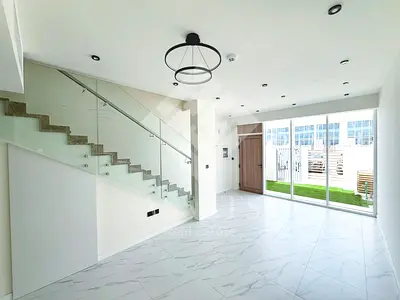 Modern 1BR Townhouse with Community Amenities