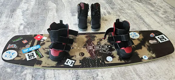 Wakeboard Liquid Force with bindings