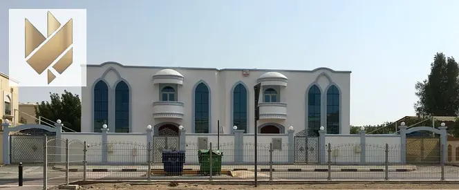 تصميم هندسي راقي | تفاصيل مميزة و انيقة | حديقة | غرفتين ماستر | 2 مطبخ