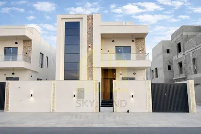 فيلا تقع على الشارع الرئيسي امام الحديقة المباشرة، بدون رسوم خدمات، ملكية حرة لجميع الجنسيات