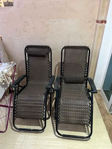 Pair of brown folding lounge/zero gravity chairs