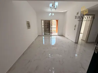 UPGRADED | POOL VIEW | BUILT IN KITCHEN