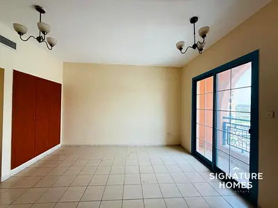 Vacant | Walking from Metro station and Bus stop