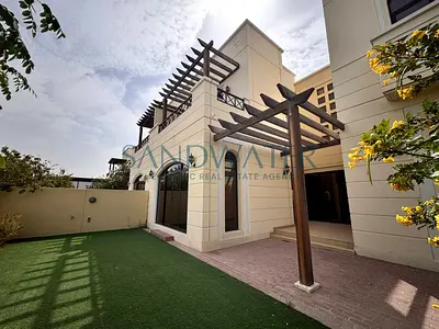 4 bedroom | Middle unit | Single Row | Vacant
