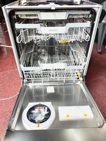 Miele Built-in //G 7360 SCVi // is a premium fully integrated dishwasher featuring AutoDos (automati