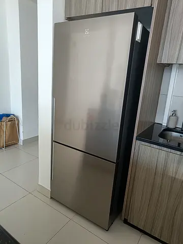 Electrolux Frost-Free Refrigerator / Freezer – 454L