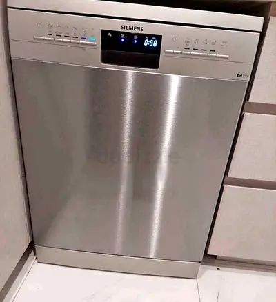 Siemens freestanding stainless steel dishwasher - good working condition